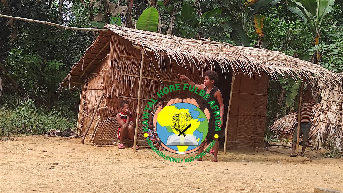 Visite d'une famille de la communauté forestière d'Akom II