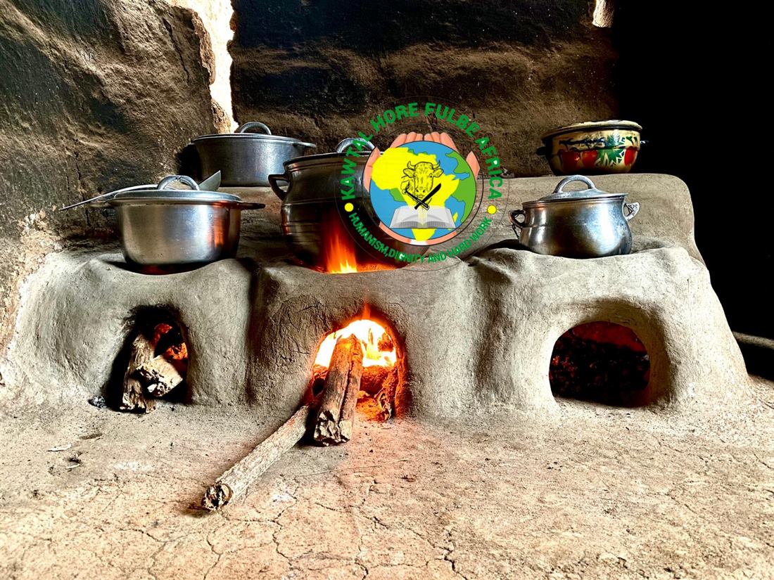 Foyer amélioré en argile construit à Tibati, Adamaoua